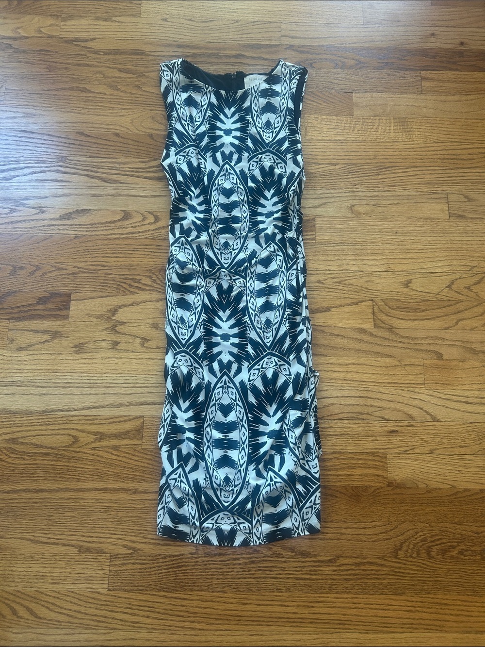 Artelier Nicole Miller Stylish Dress